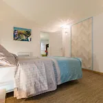 Les Deux Clefs Apartment *